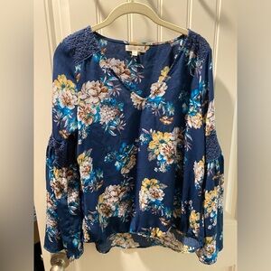 Women’s long sleeve top